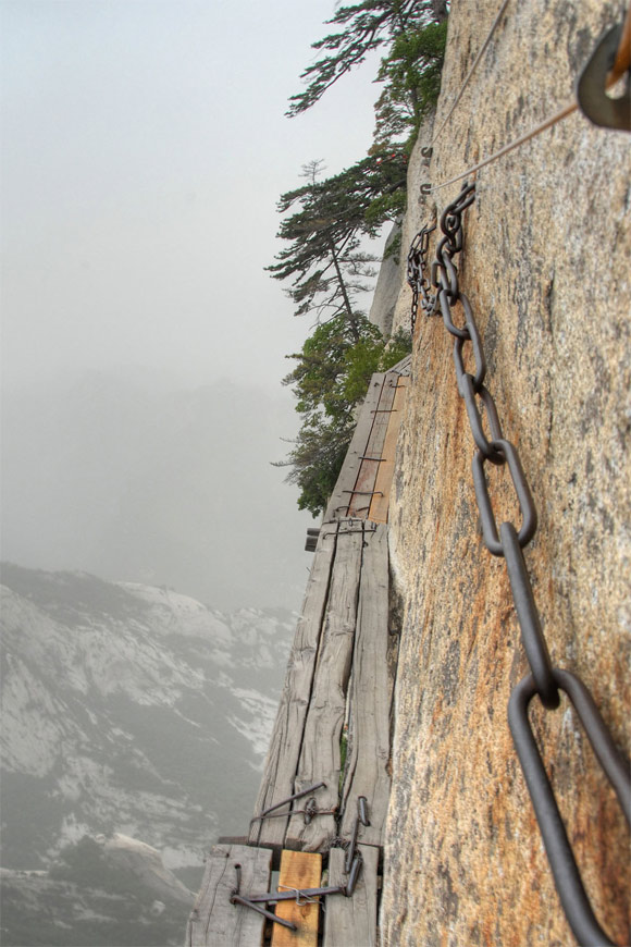 yellow mountain china road The Spectacular Heights Of The Yellow Mountains In China