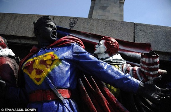 superman sculptures Soviet Sculptures Turned Into US Cultural Figures