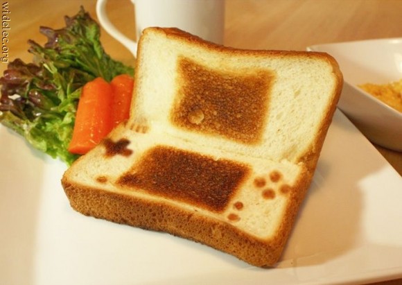 nintendo ds nds toast 580x411 Amazing Food Decorations